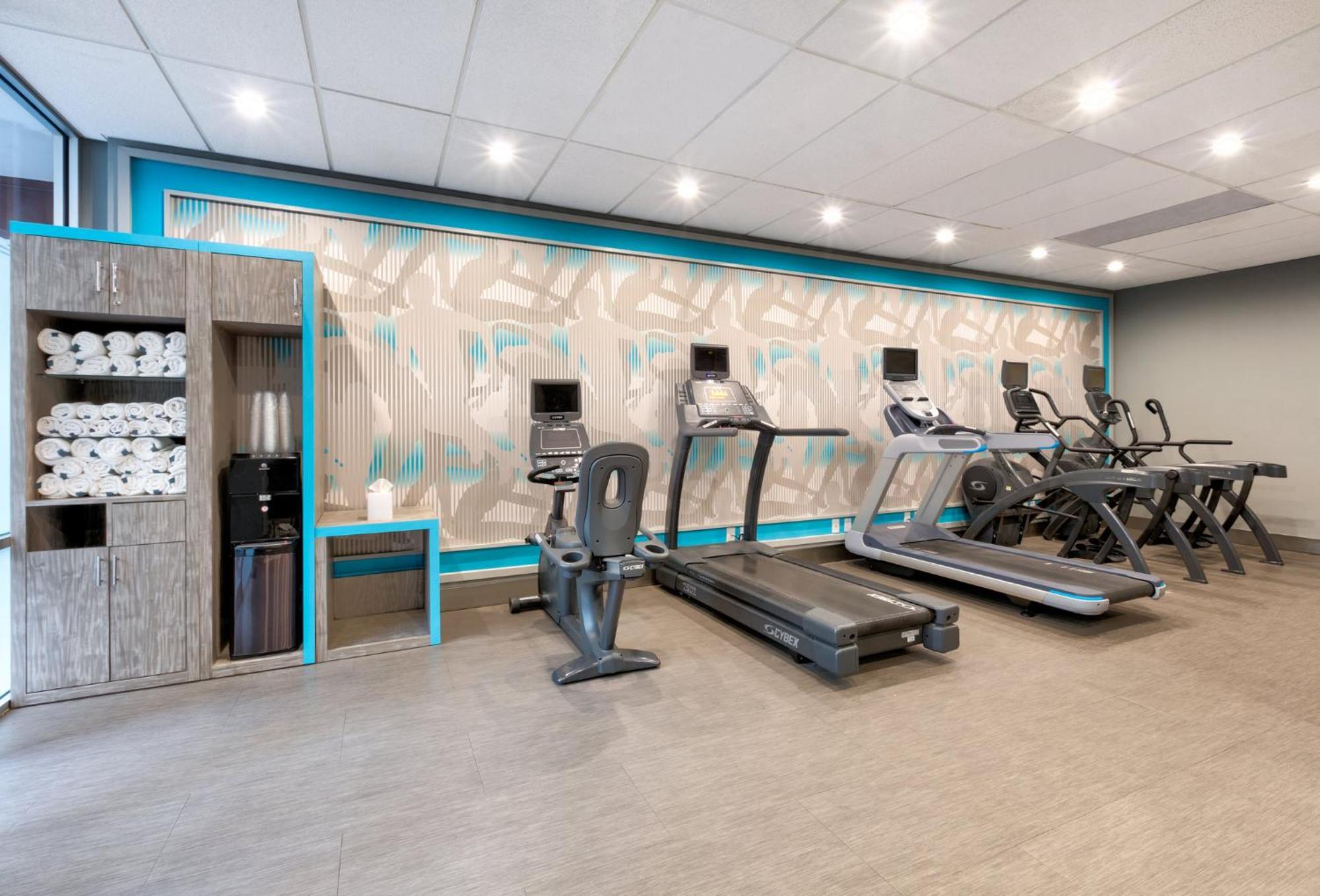 Crowne Plaza Suites Arlington By Ihg Экстерьер фото