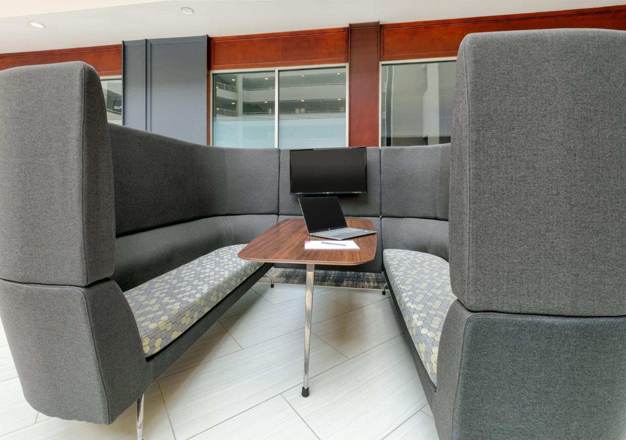 Crowne Plaza Suites Arlington By Ihg Экстерьер фото