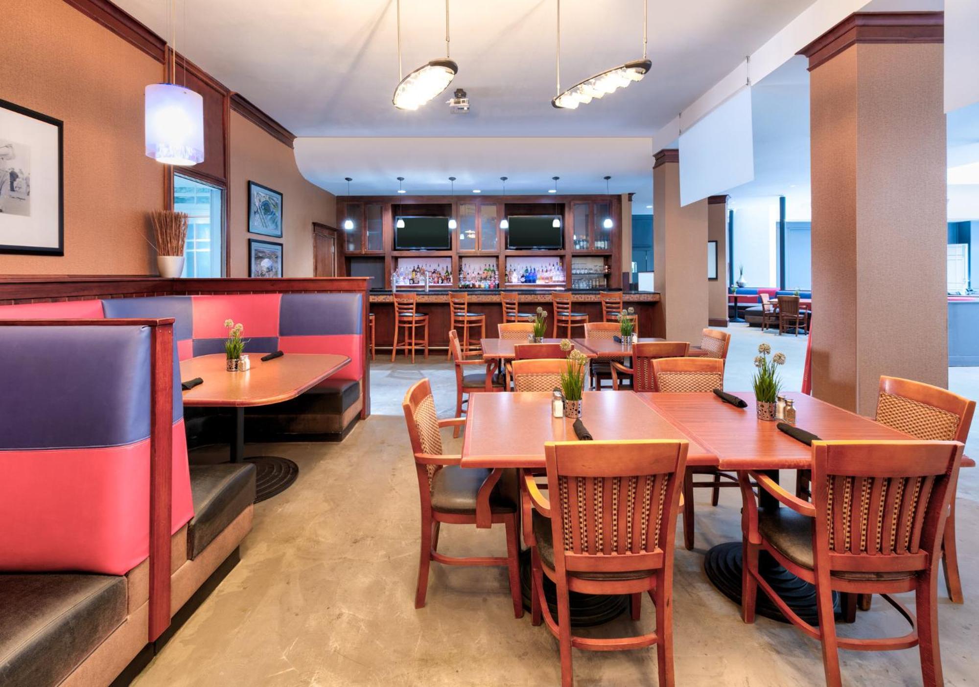 Crowne Plaza Suites Arlington By Ihg Экстерьер фото