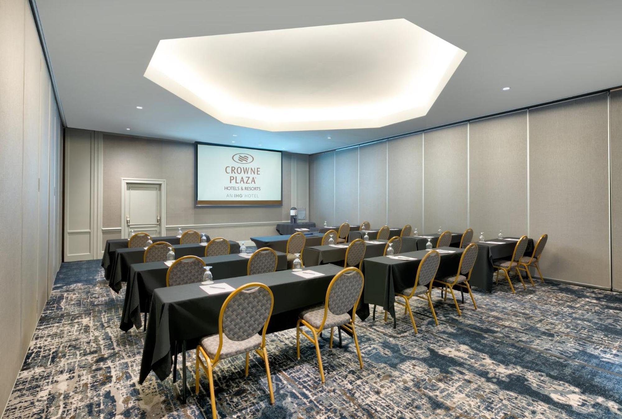 Crowne Plaza Suites Arlington By Ihg Экстерьер фото