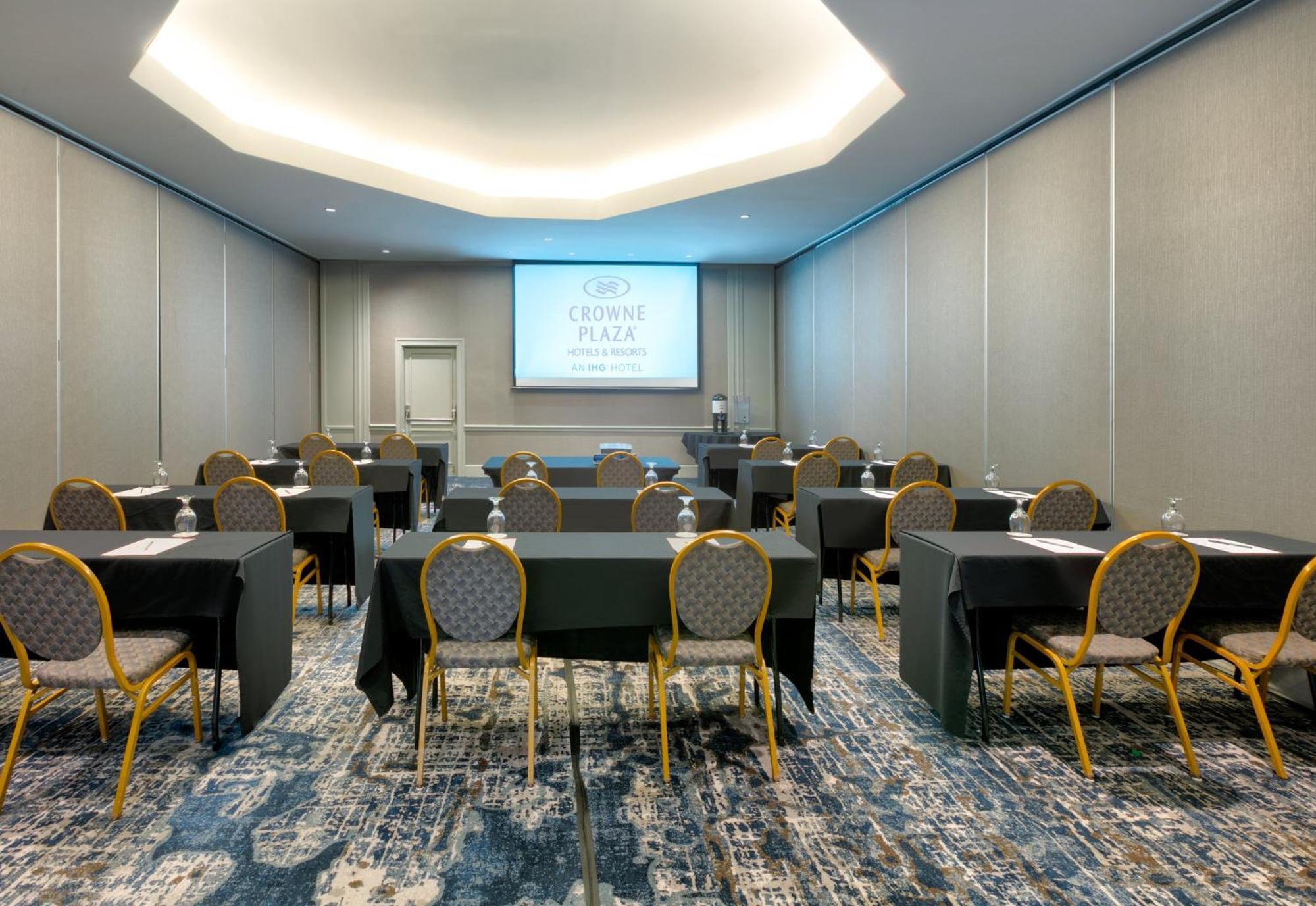 Crowne Plaza Suites Arlington By Ihg Экстерьер фото